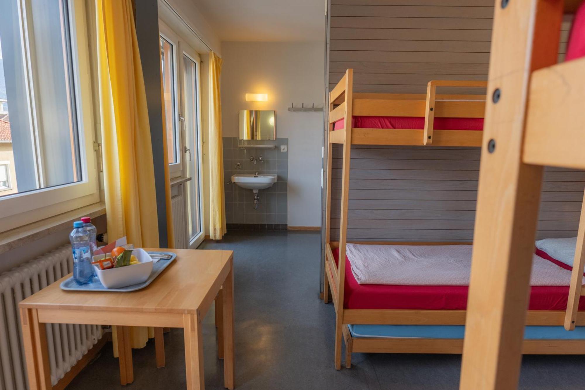 Locarno Youth Hostel Экстерьер фото